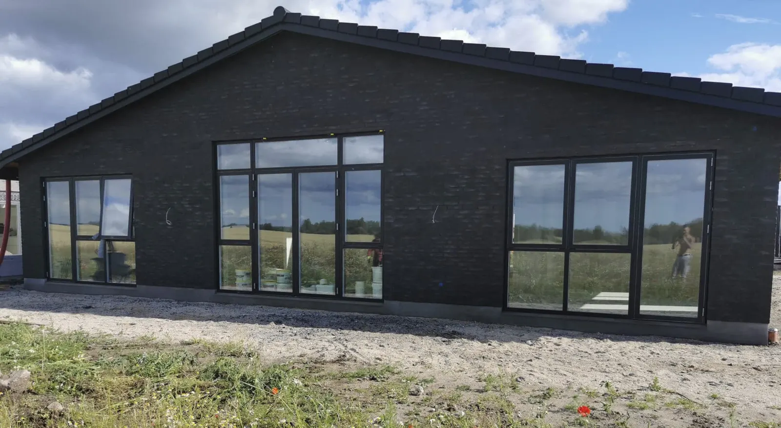 Nybyg: murerarbejde udført af Murermestrene Holst og Mårtensson